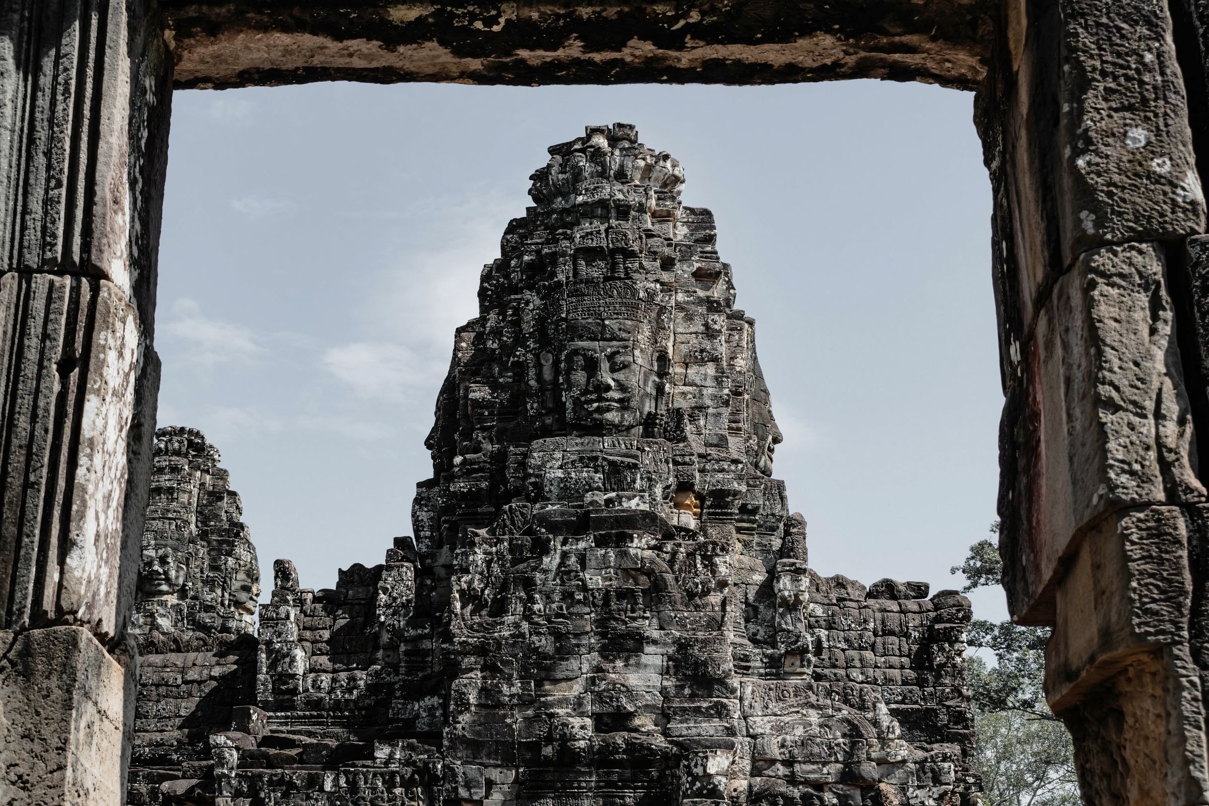 A stone face tower at Bayon Temple