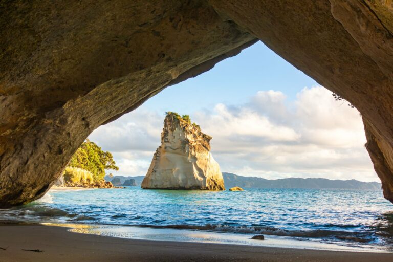 The arch and beach at Cathedral Cove