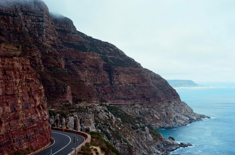 The road around Chapman's Peak above the Atlantic