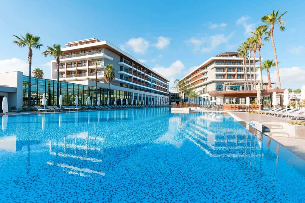 Acanthus_Cennet_Barut_Collection