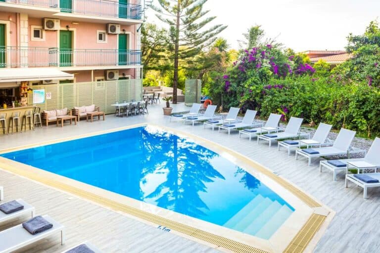 Ardavani Hotel, Lourdas