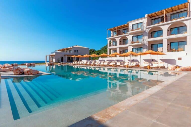 Cabo Corfu, Kavos
