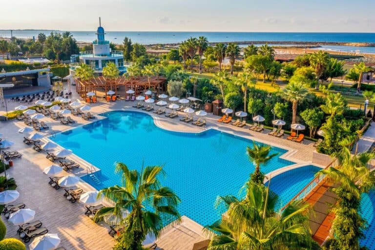 Commodore Elite Suites & Spa