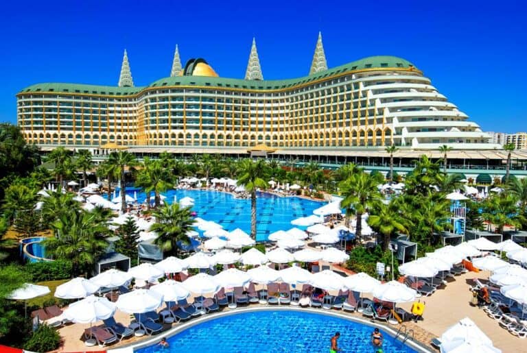 Delphin Imperial, Lara Beach