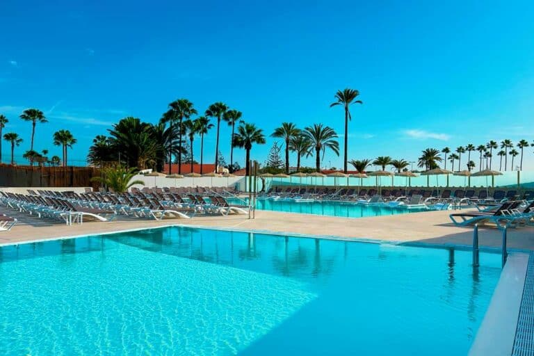 HL Miraflor Suites