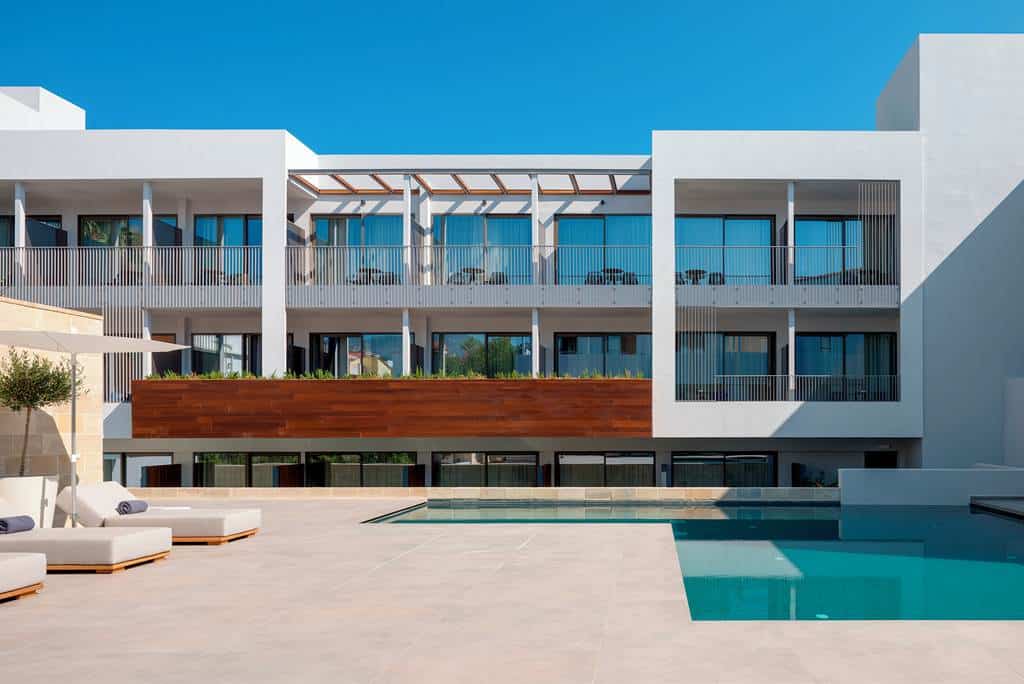 Ikones_Seafront_Luxury_Suites