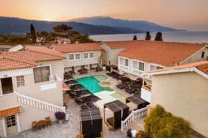 Ino Hotel & Suites