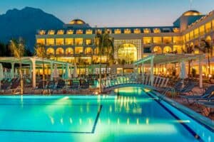 Karmir Resort & Spa