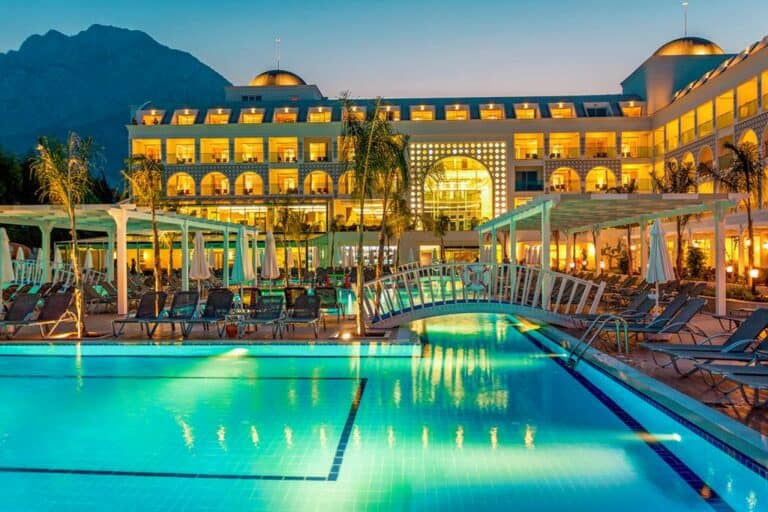 Karmir Resort & Spa