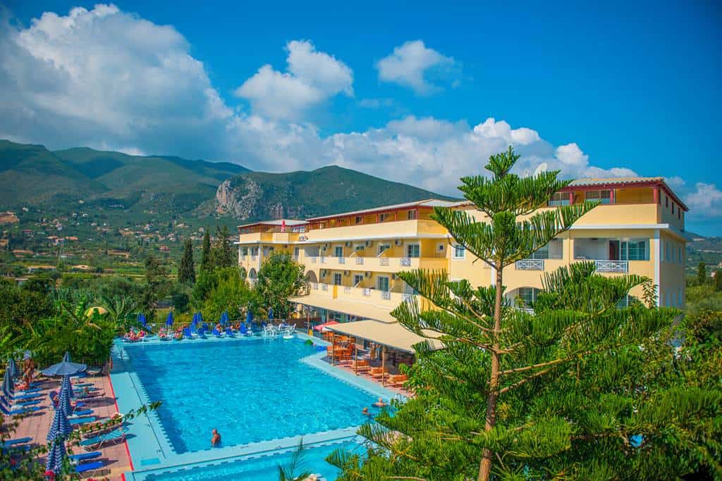 Koukounaria_Hotel_&_Suites