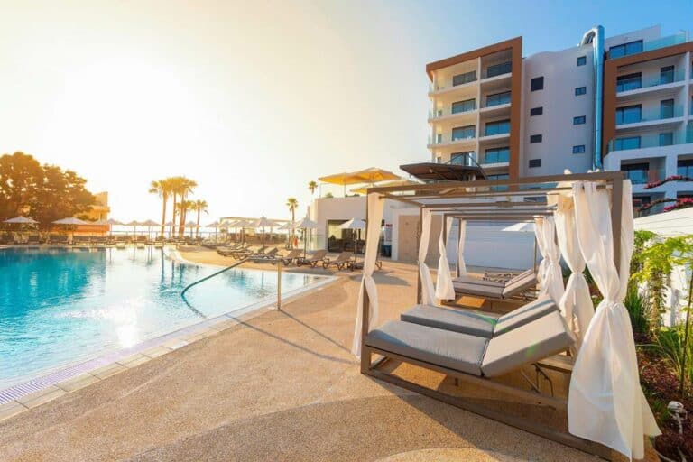 Leonardo Crystal Cove, Protaras
