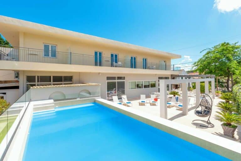 Melina Oasis, Kassiopi