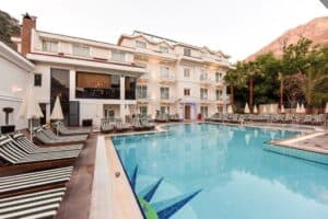 Montebello Deluxe Hotel