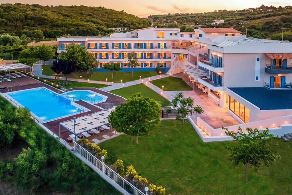 Paradise_Resort