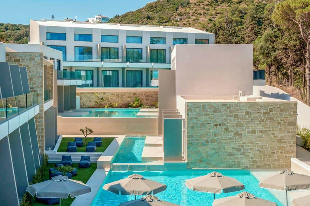 Phos_Hotel