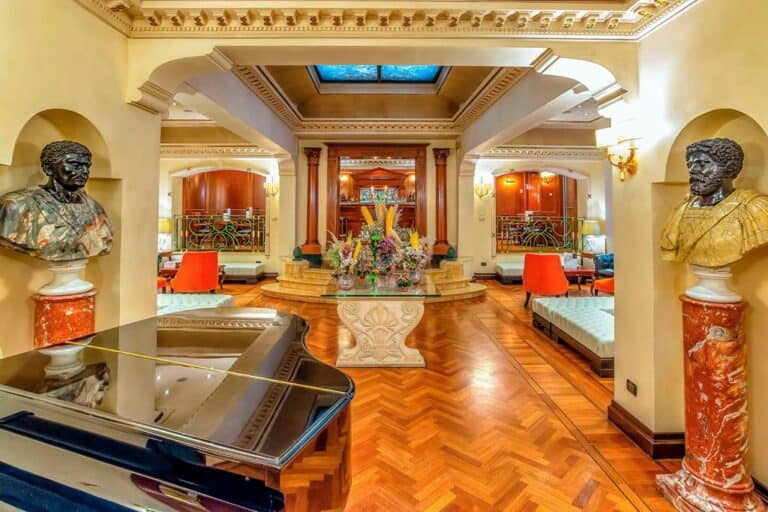 River Palace Hotel