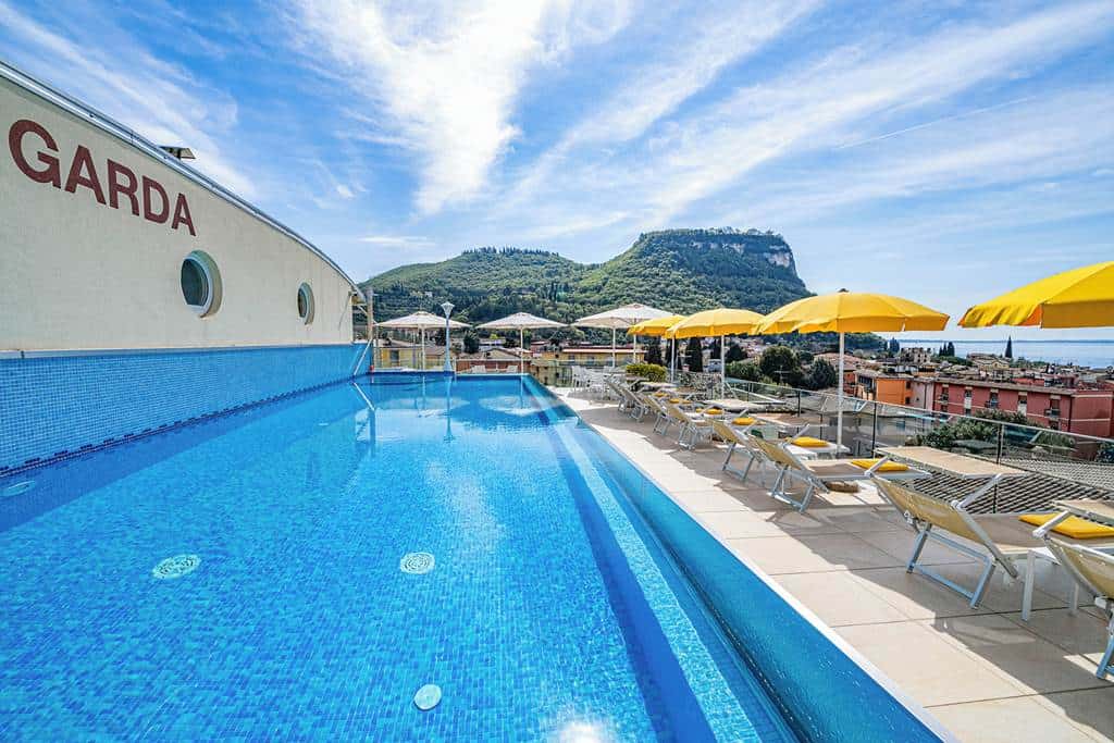 Sky_Pool_Hotel_Sole
