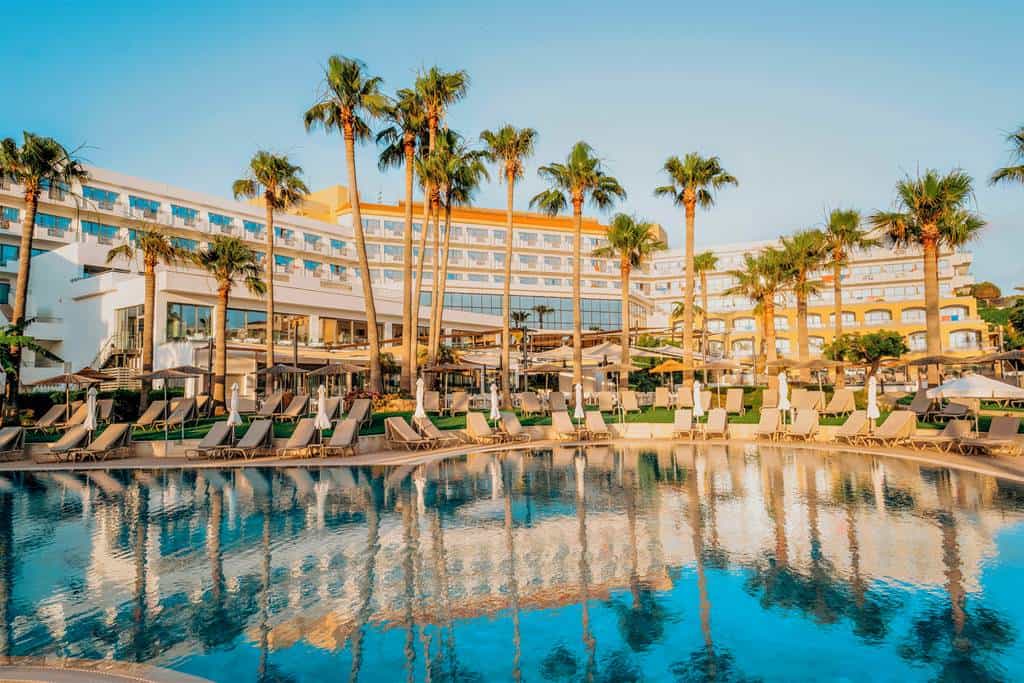 St_George_Beach_Hotel_&_Spa_Resort