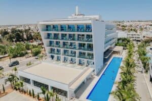 Tasia Maris Seasons Hotel