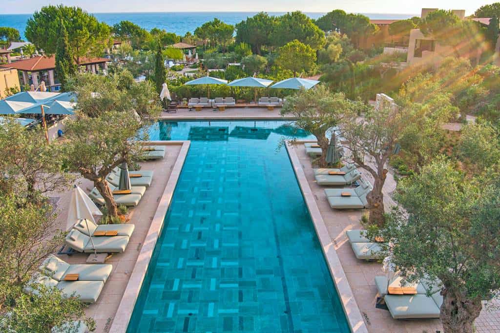 The_Romanos_a_Luxury_Collection_Resort