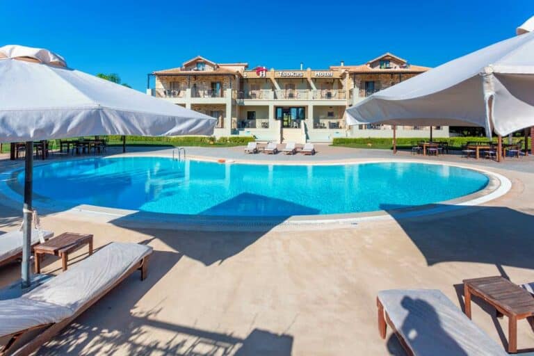 Tsokas Hotel Apartments, Finikounda