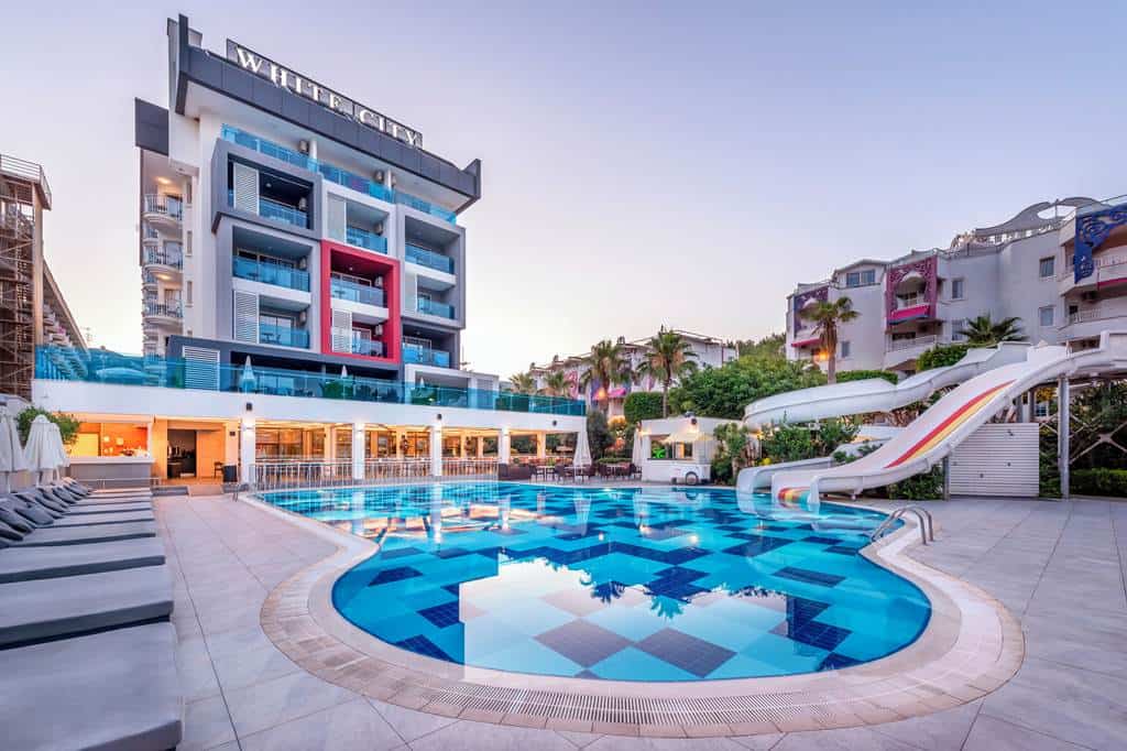White_City_Beach_Hotel