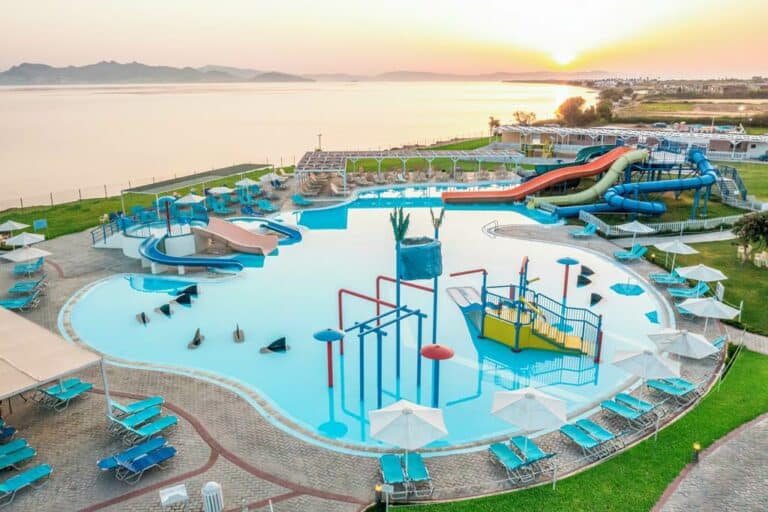 White Olive Marine Aquapark, Tingaki