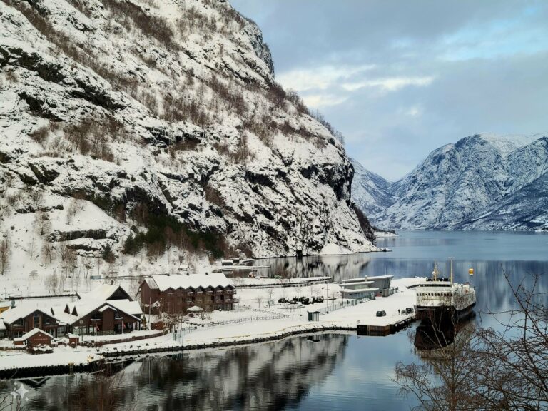The snowy harbour at Flåm