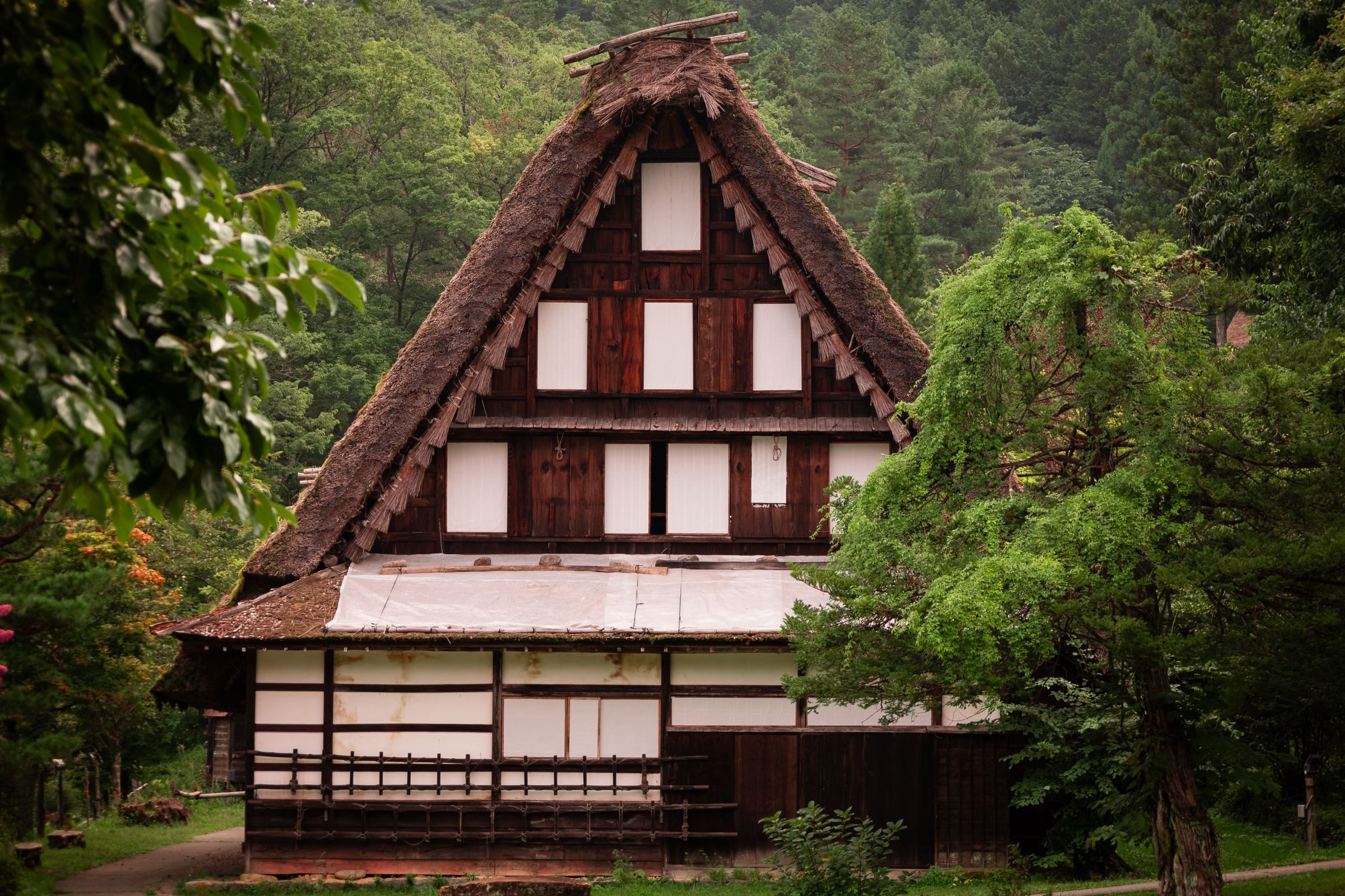 A gassho-zukuri farmhouse in Shirakawa-go