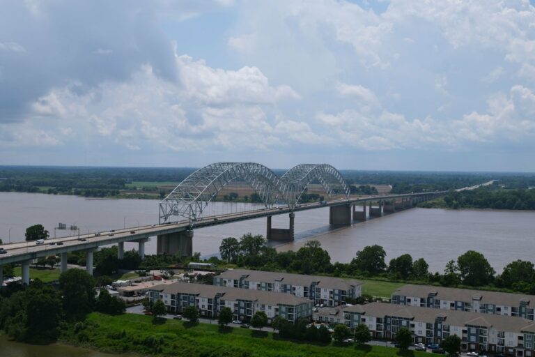 The Hernando de Soto Bridge over the Mississippi at Memphis