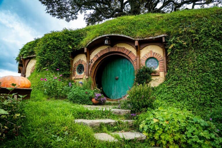 A hobbit hole at the Hobbiton Movie Set, New Zealand