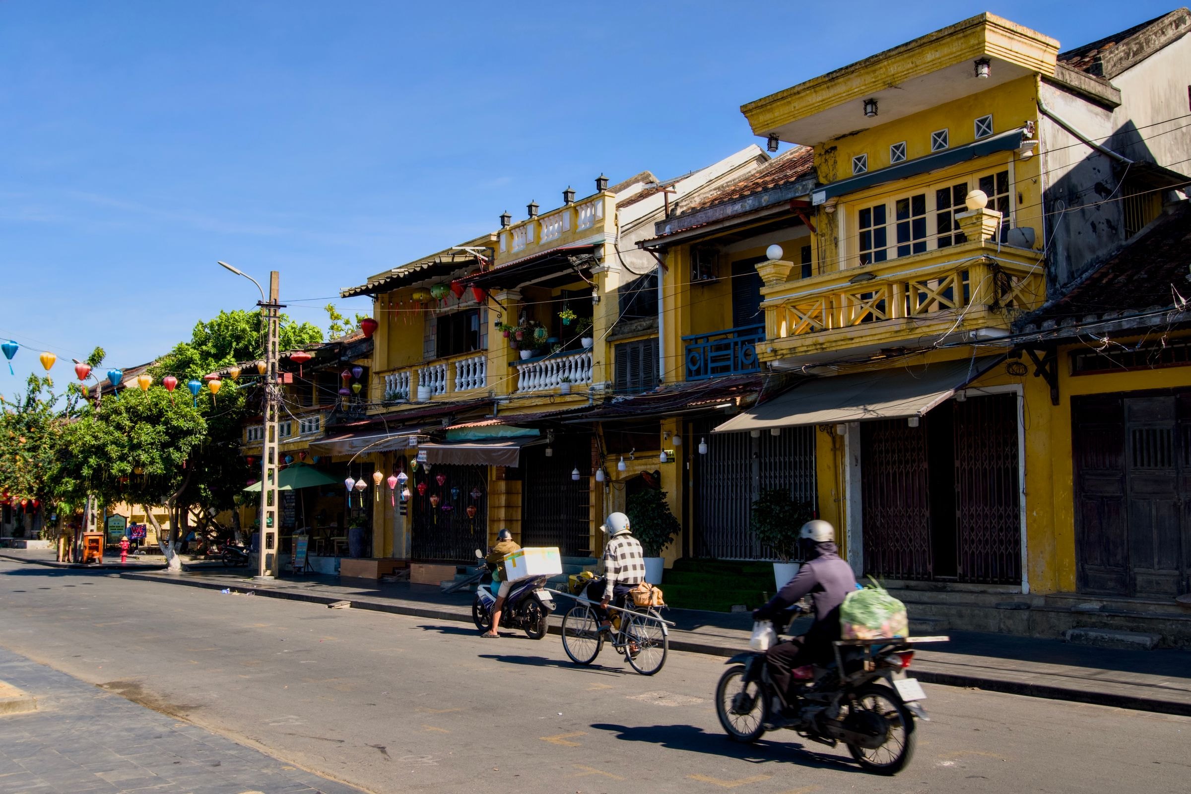 Yellow shophouses in Hoi An old town