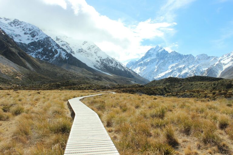 A boardwalk through the Hooker Valley towards Aoraki