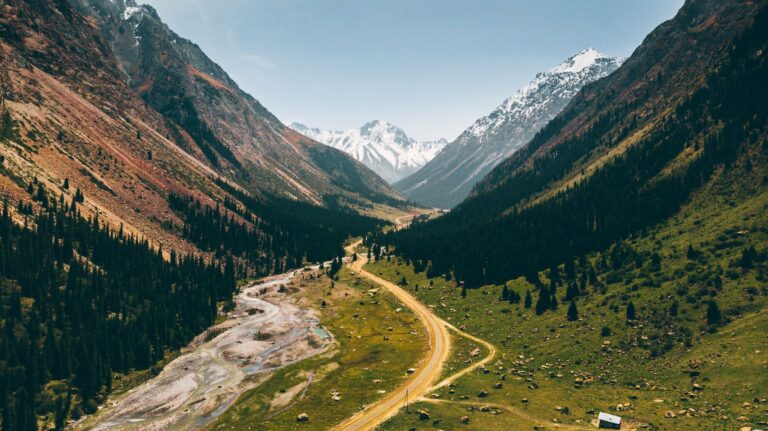 The Jeti-Oguz valley