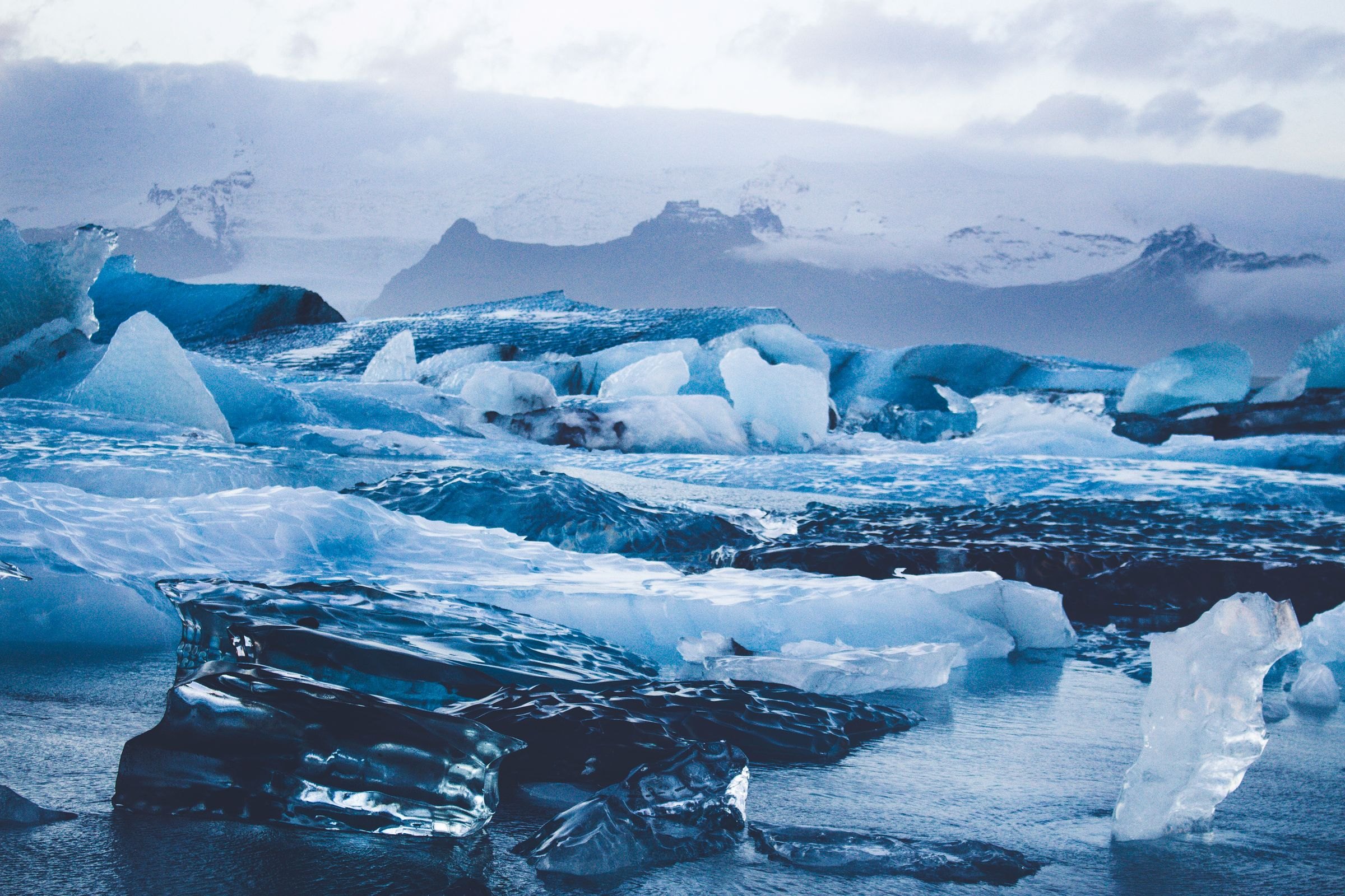Blue icebergs in the Jökulsárlón glacier lagoon