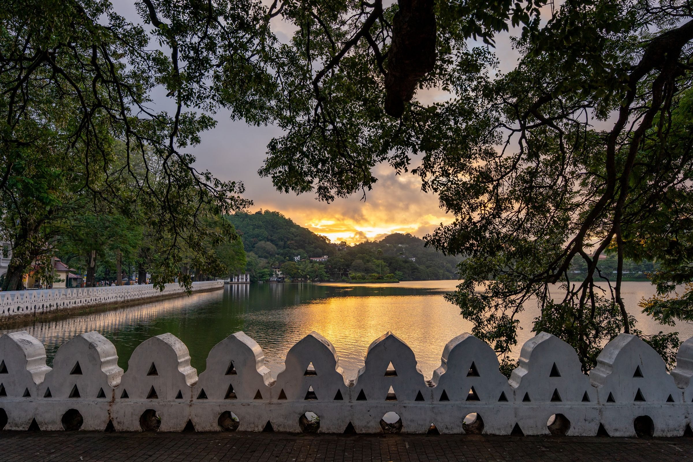 Kandy Lake at dawn