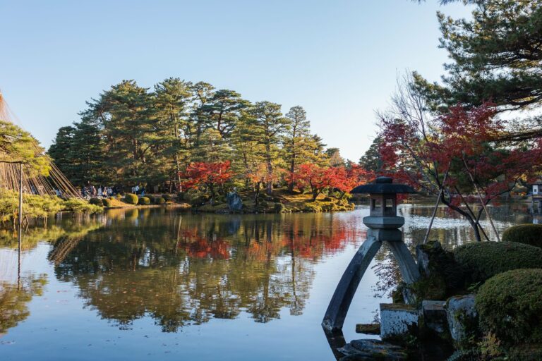 Kenroku-en Garden in autumn