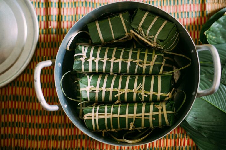 Khmer cakes wrapped in leaves