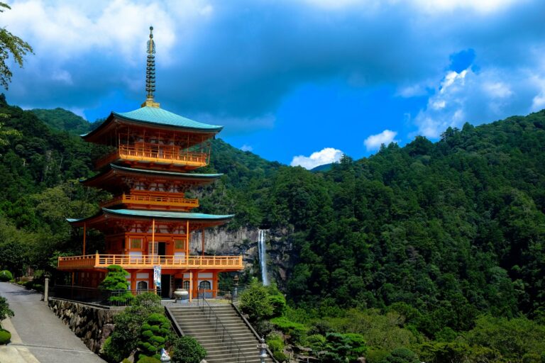 Kumano Nachi Taisha and its pagoda