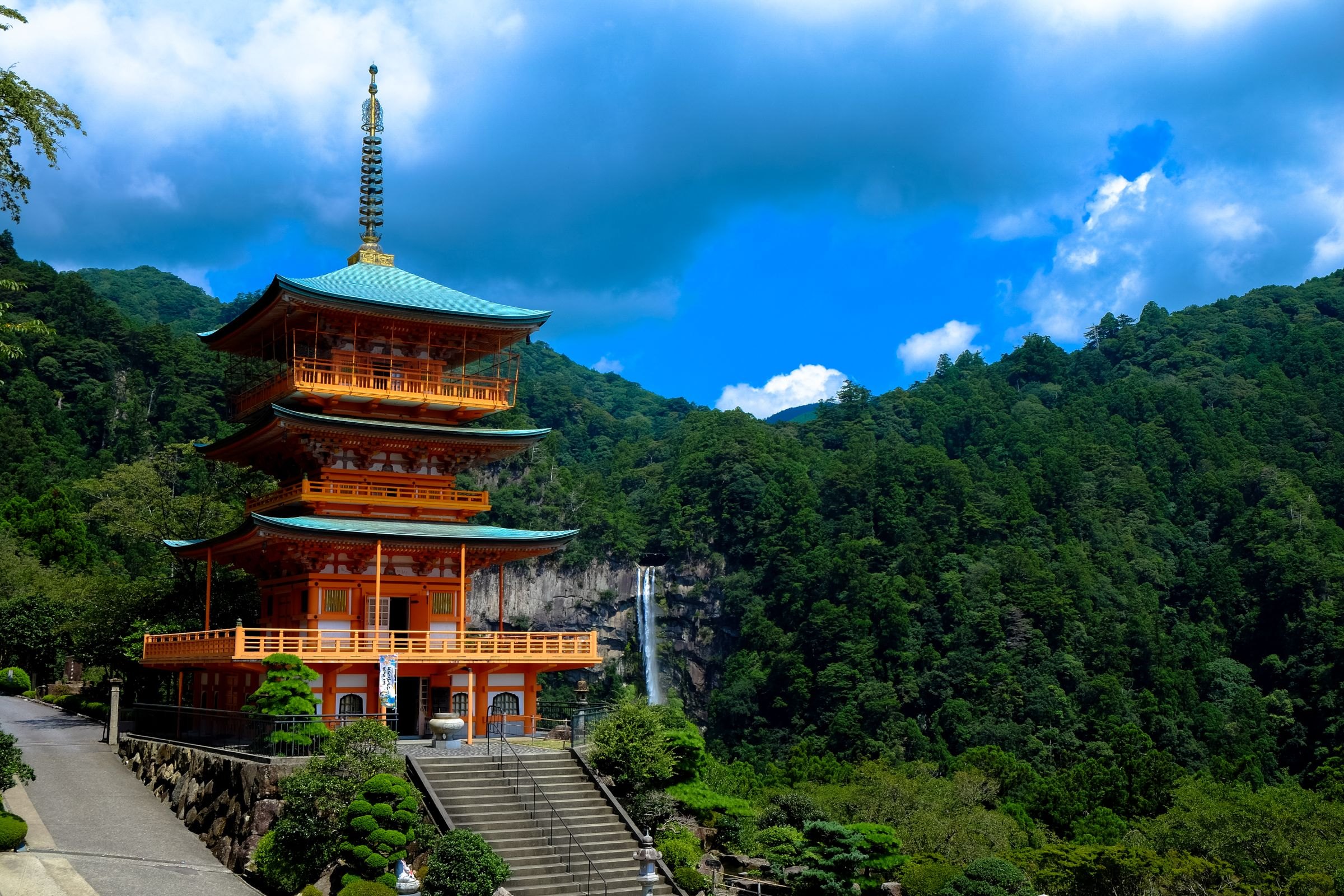 Kumano Nachi Taisha and its pagoda