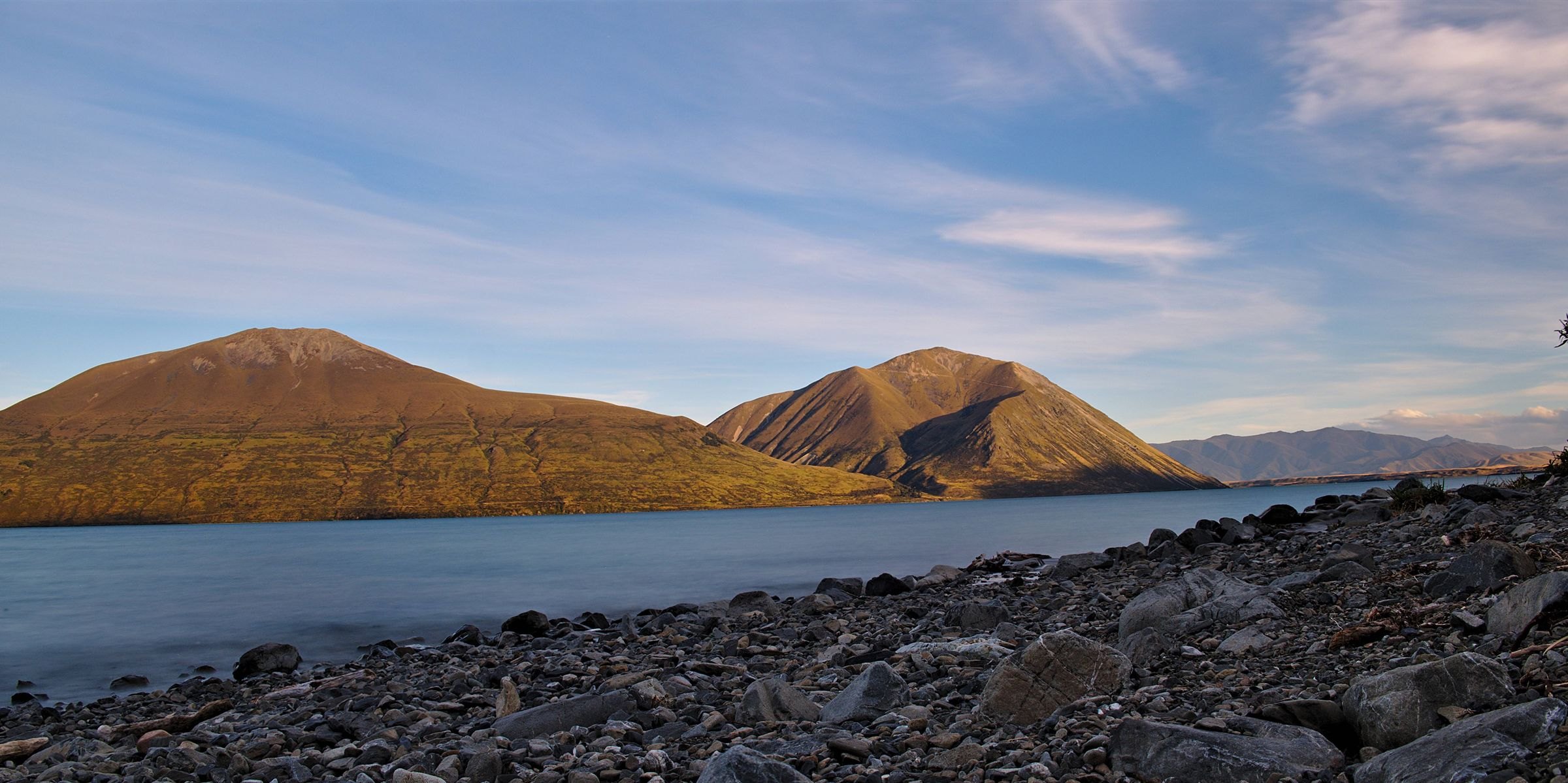 Lake Ohau and its mountains