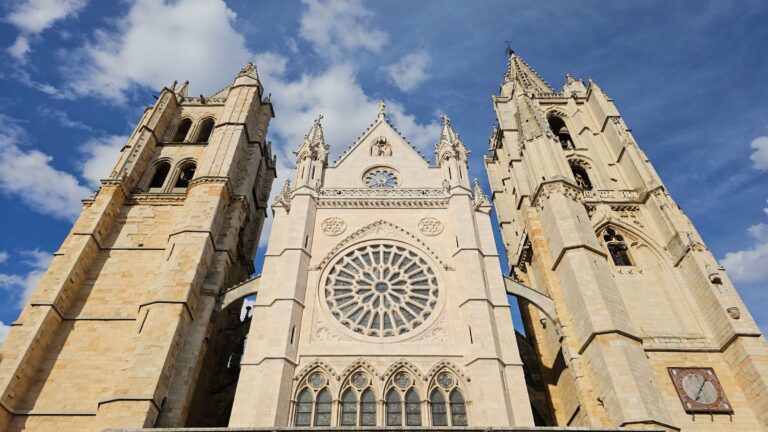 The Gothic facade of León Cathedral