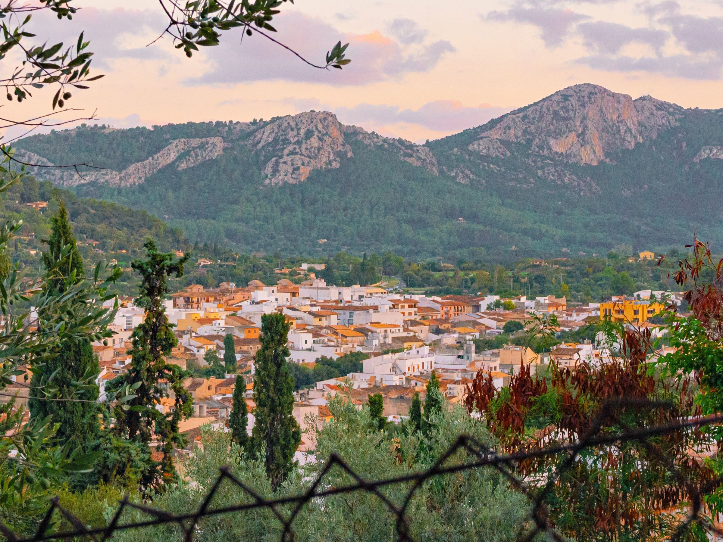 A Mallorcan village below the mountains