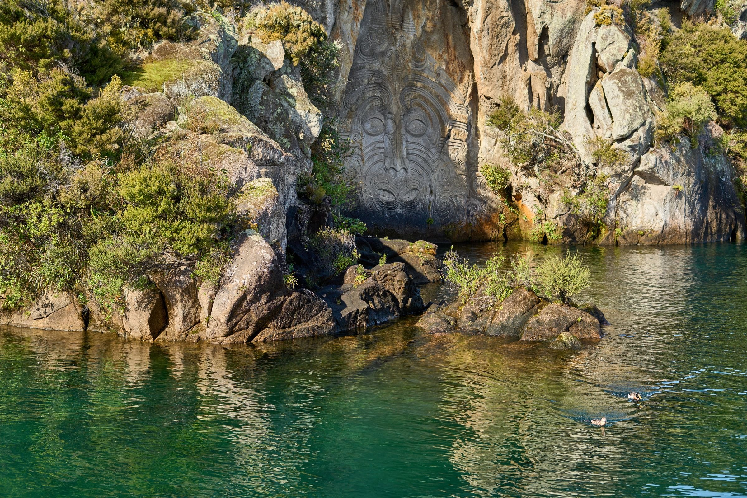 Māori rock carvings at Mine Bay on Lake Taupō