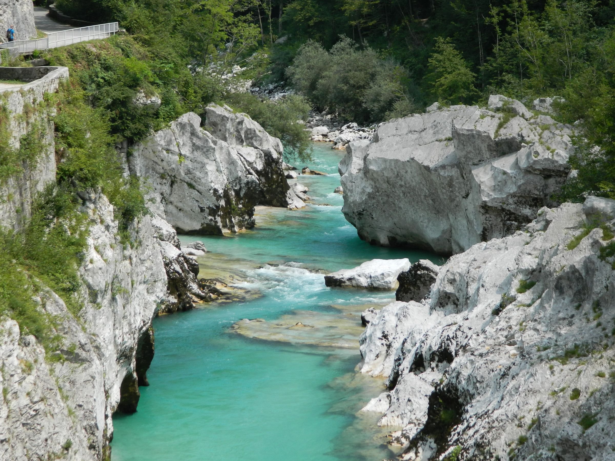 The turquoise Soca River between rocks