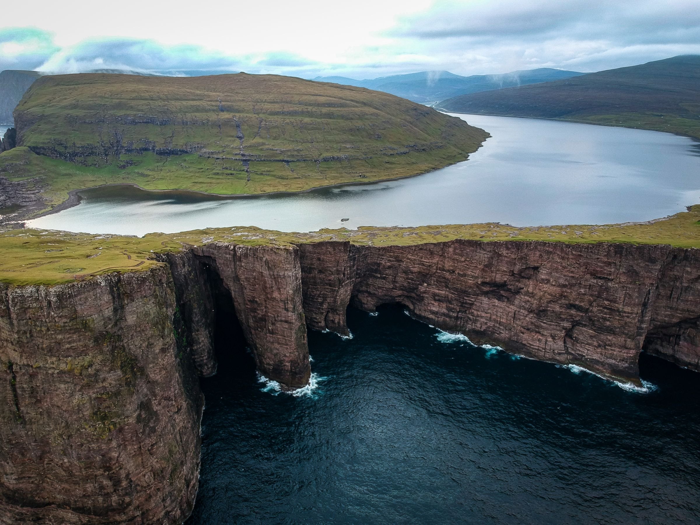 Lake Sørvágsvatn above the sea cliffs
