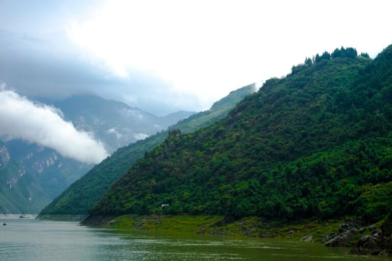 Green mountains above the Yangtze in the Three Gorges