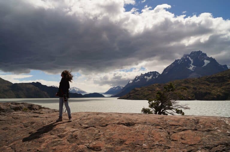 A traveller overlooking the Torres del Paine landscape