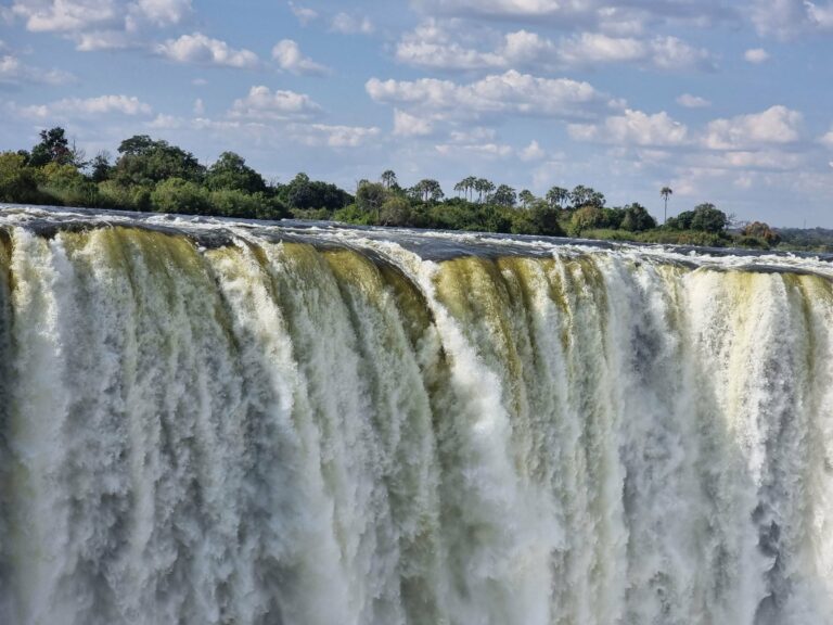 Victoria Falls in full flow
