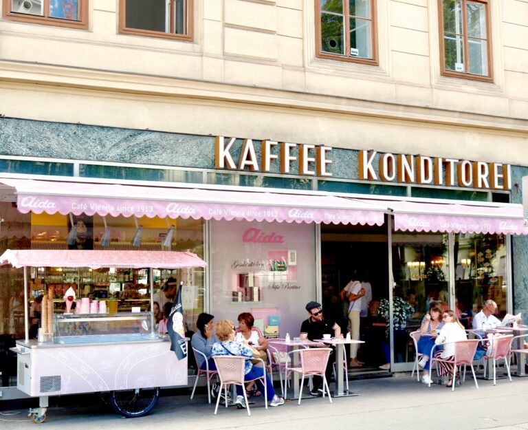 A traditional Viennese café